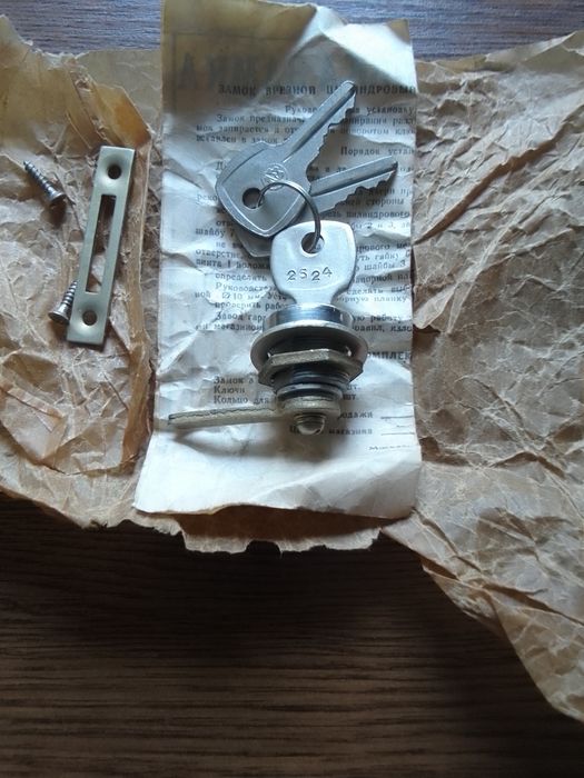 Замок врезной целендрический.