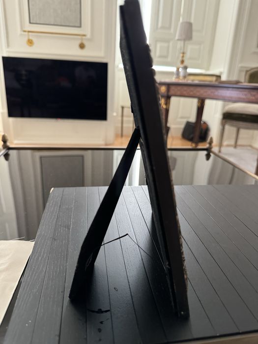 Moldura com alto relevo de casa de decoração