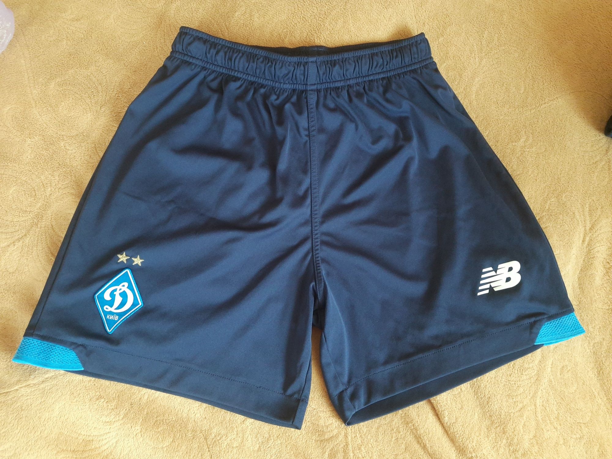 Ветровка,шорты,кепка,гетры-обрезки Динамо  new balance