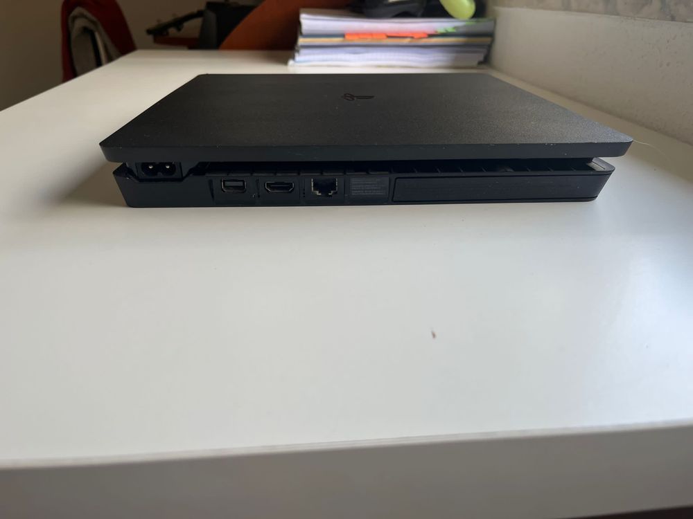 Ps4 slim 500GB.