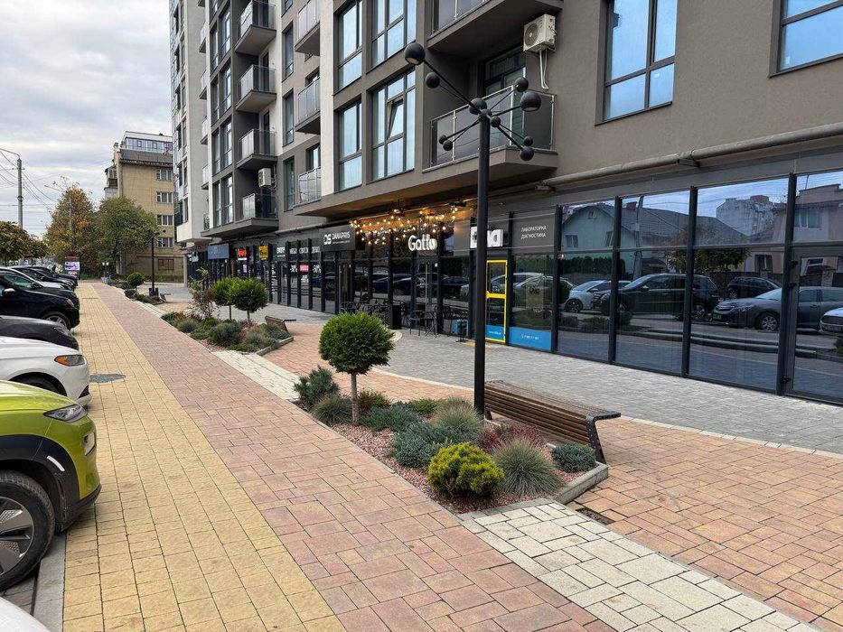 Оренда приміщення в мега-прохідному місці - озеро, парк, Мазепи,160А