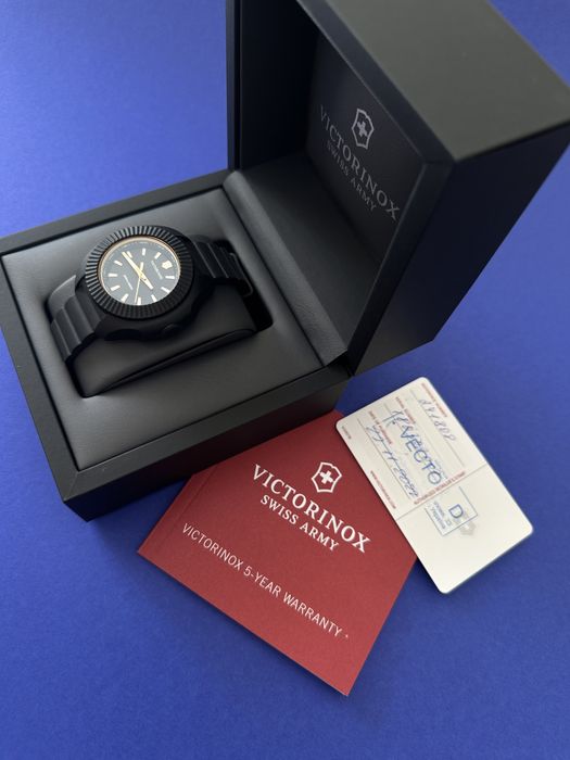 Жіночий годинник Victorinox Swiss Army I.N.O.X. V V241808
