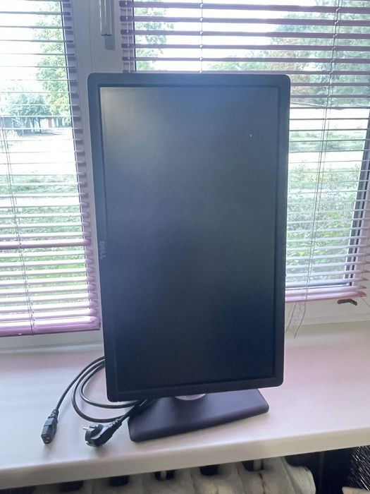 Монитор DELL P2212H в идеальном состоянии