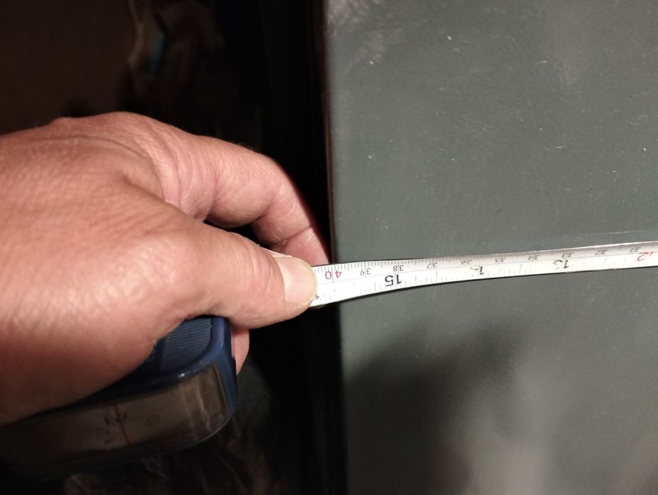 Estante com 10 prateleiras de metal cinza com os perfis / perfil / Pos