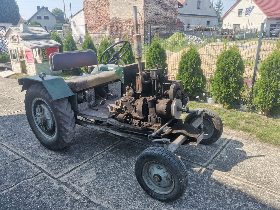 Traktor samorobny