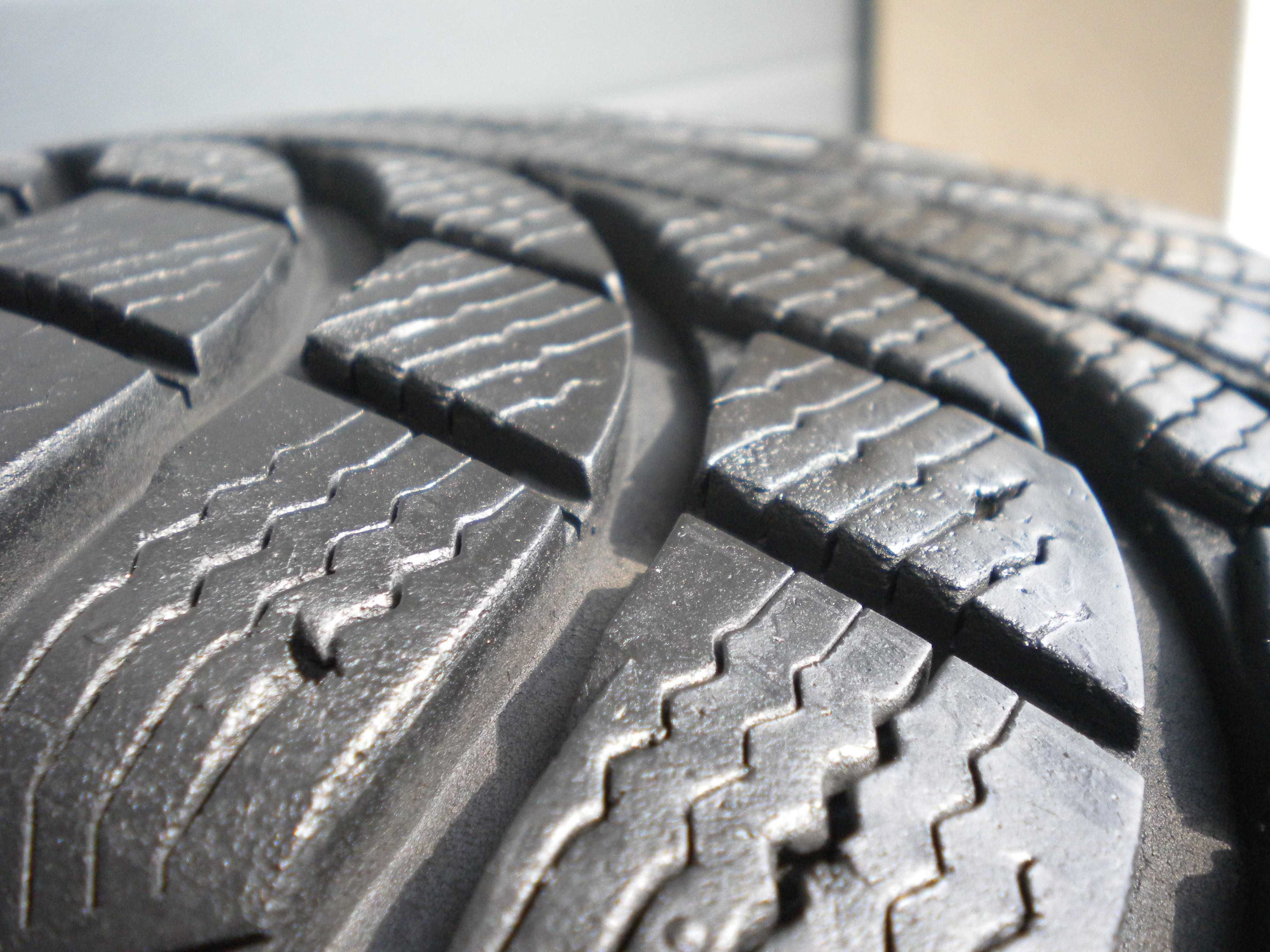 ! 2x Opony zimowe 235/65R17 Michelin Latitude Alpin LA2 +7.5mm