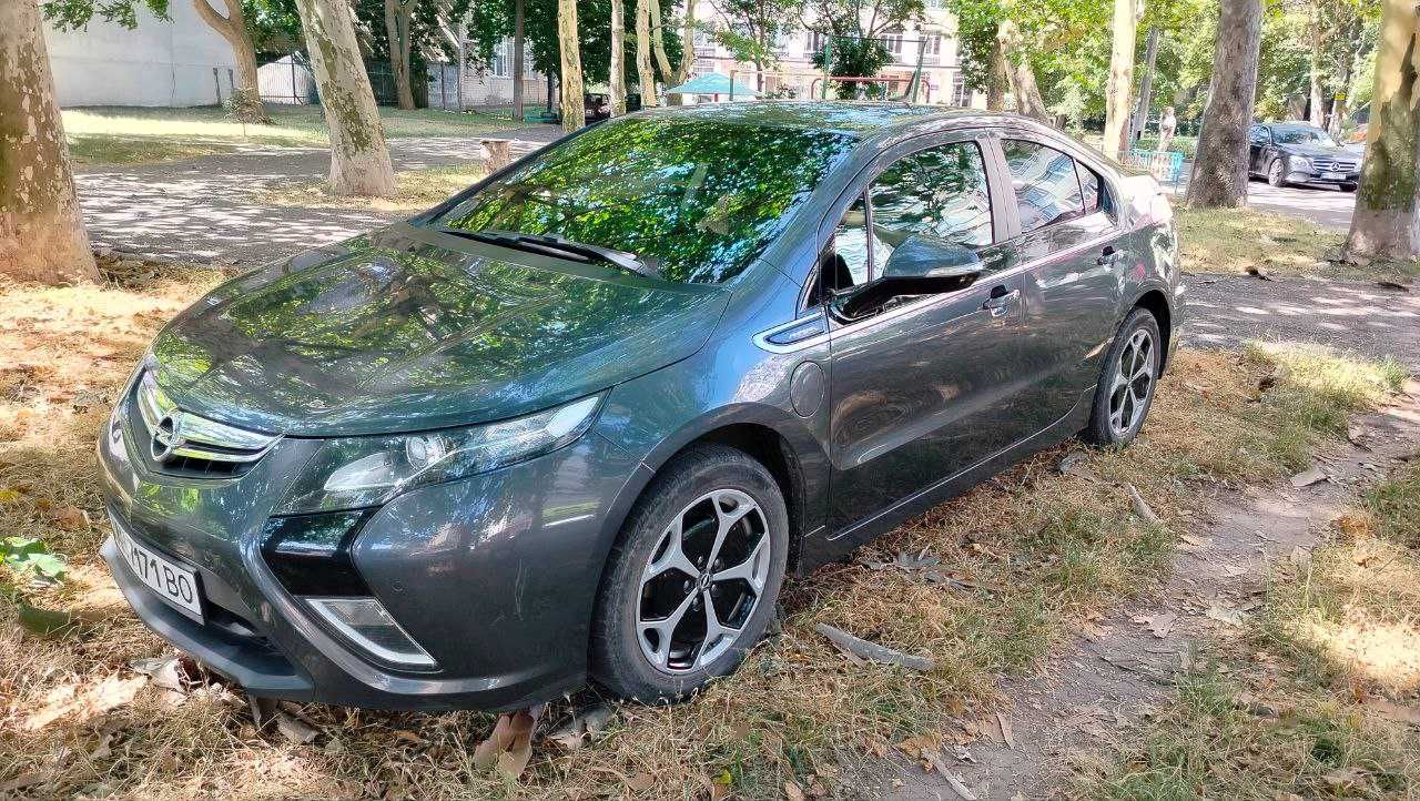 Opel Ampera PHEV 2012