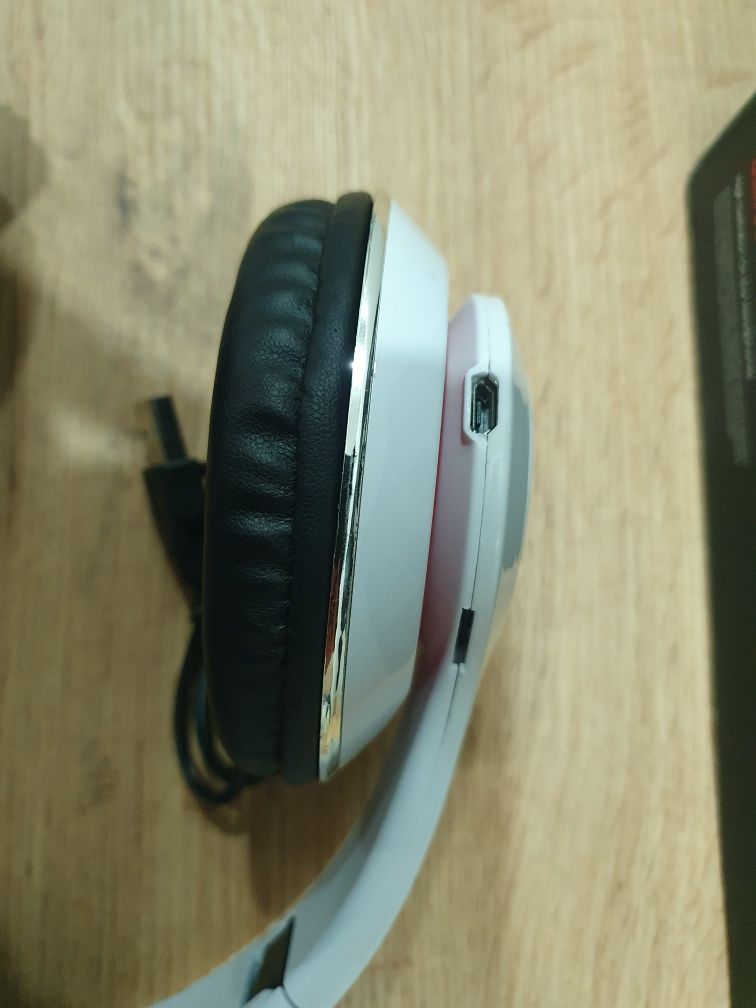 Słuchawki bezprzewodowe nauszne STN-16 Nowe