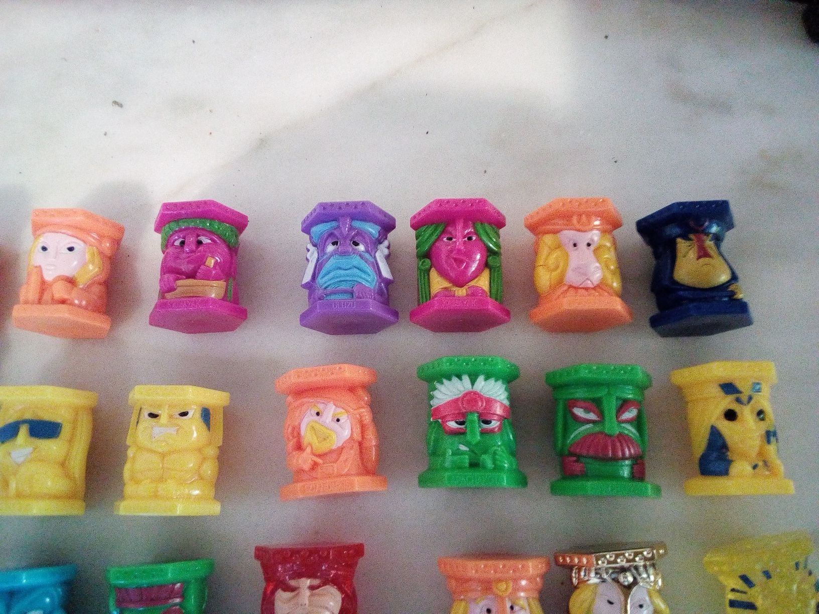 Conjunto de 40 Bonecos Abatons Diversos