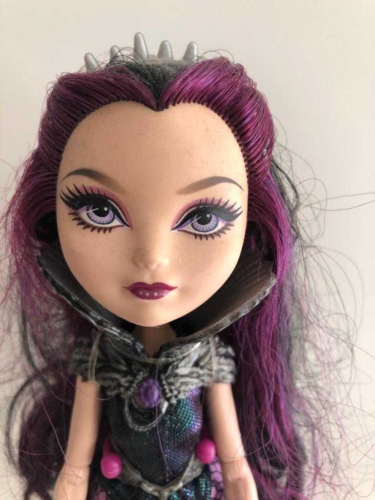 Boneca Monster Hight Raven Queen (filha da Rainha Má)