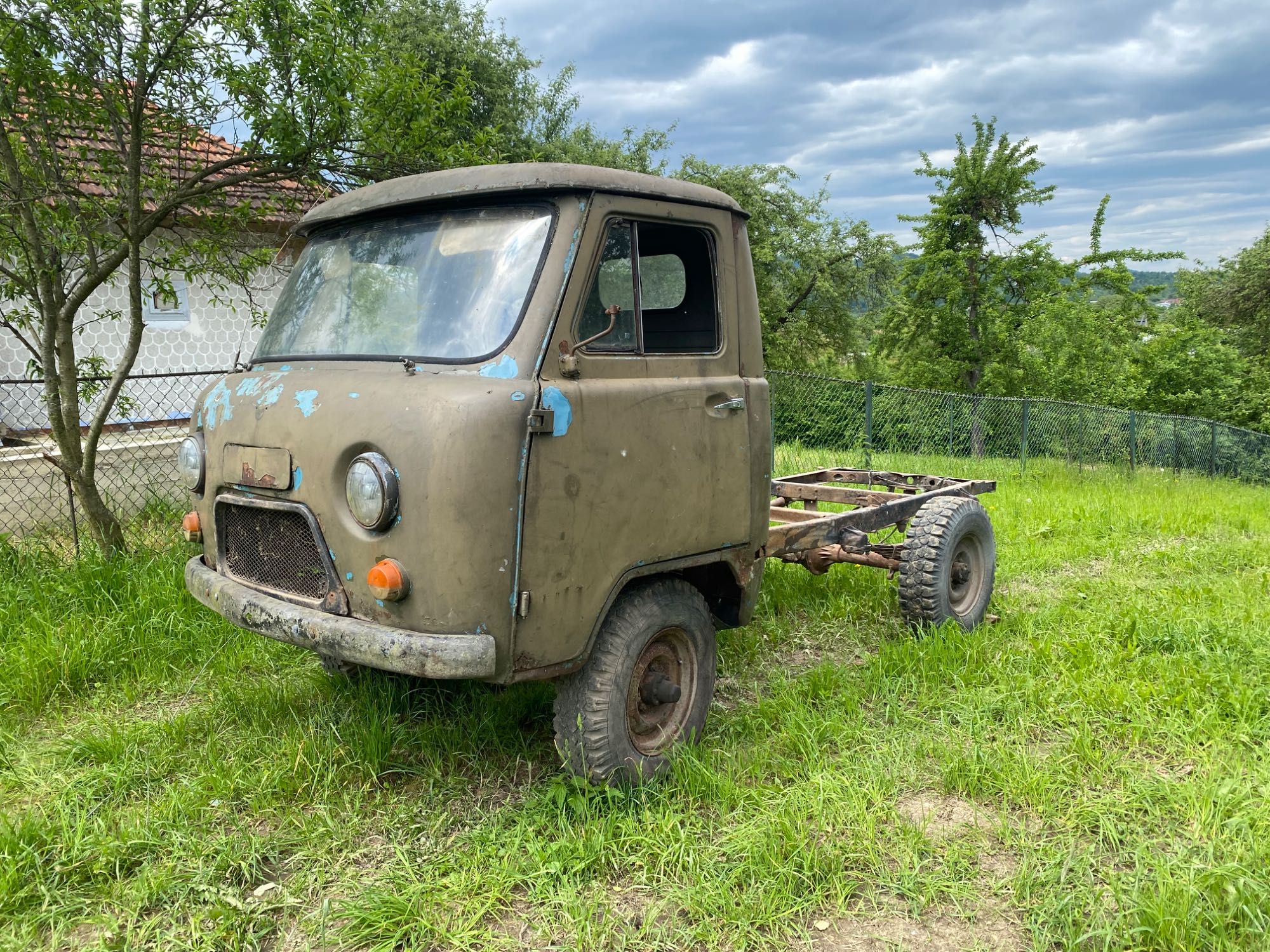 Продам на розбір три уаза