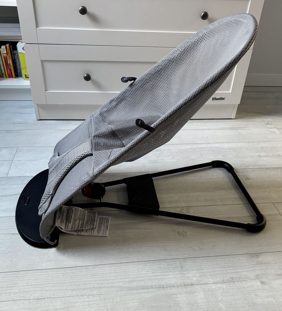 Leżaczek Bujaczek BabyBjorn Bliss Mesh Szary