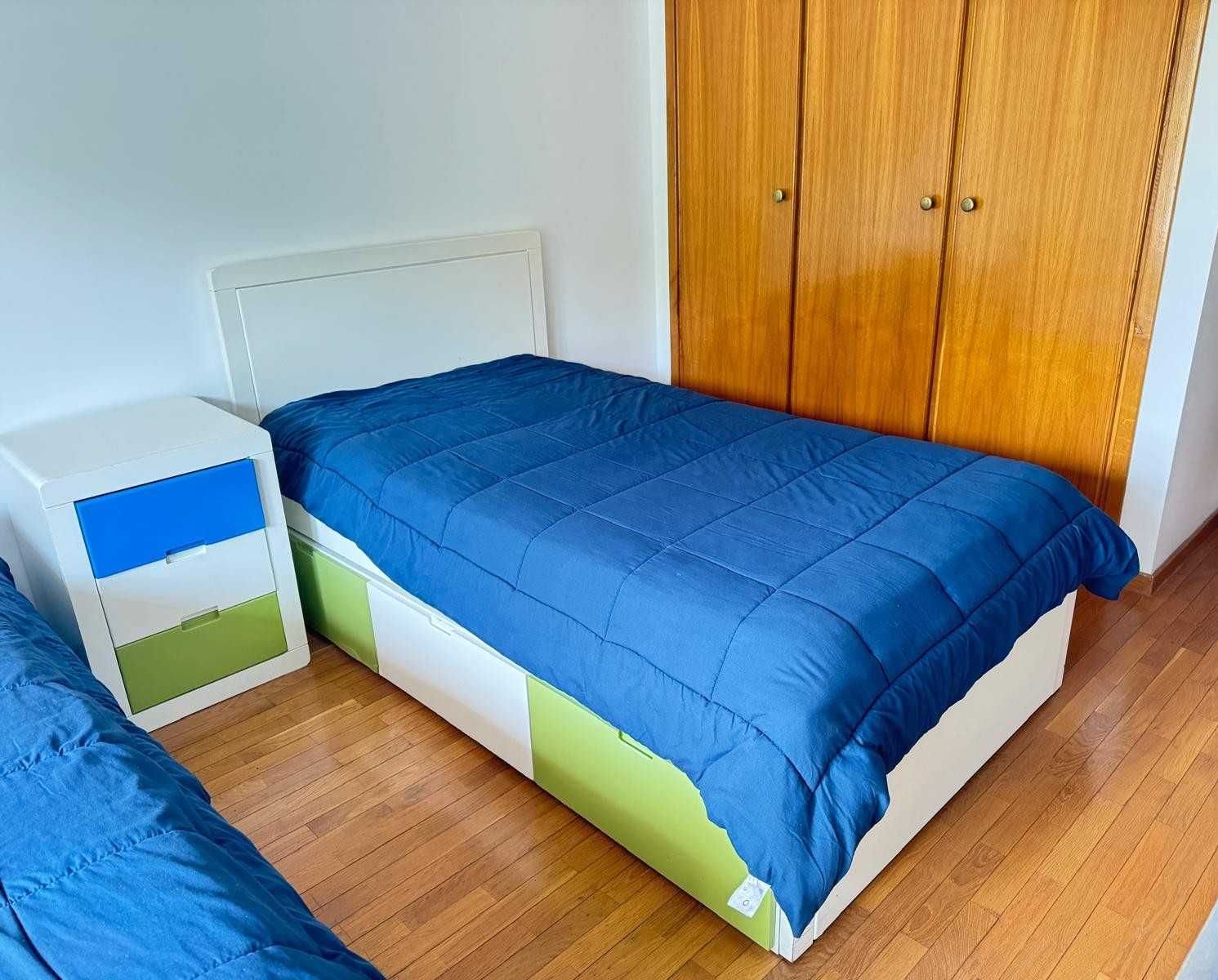 Mobília de quarto - madeira branco - Bom estado