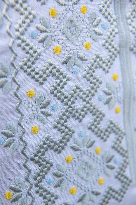 Мужская вышитая рубашка вышиванка льняная с длинным рукавом