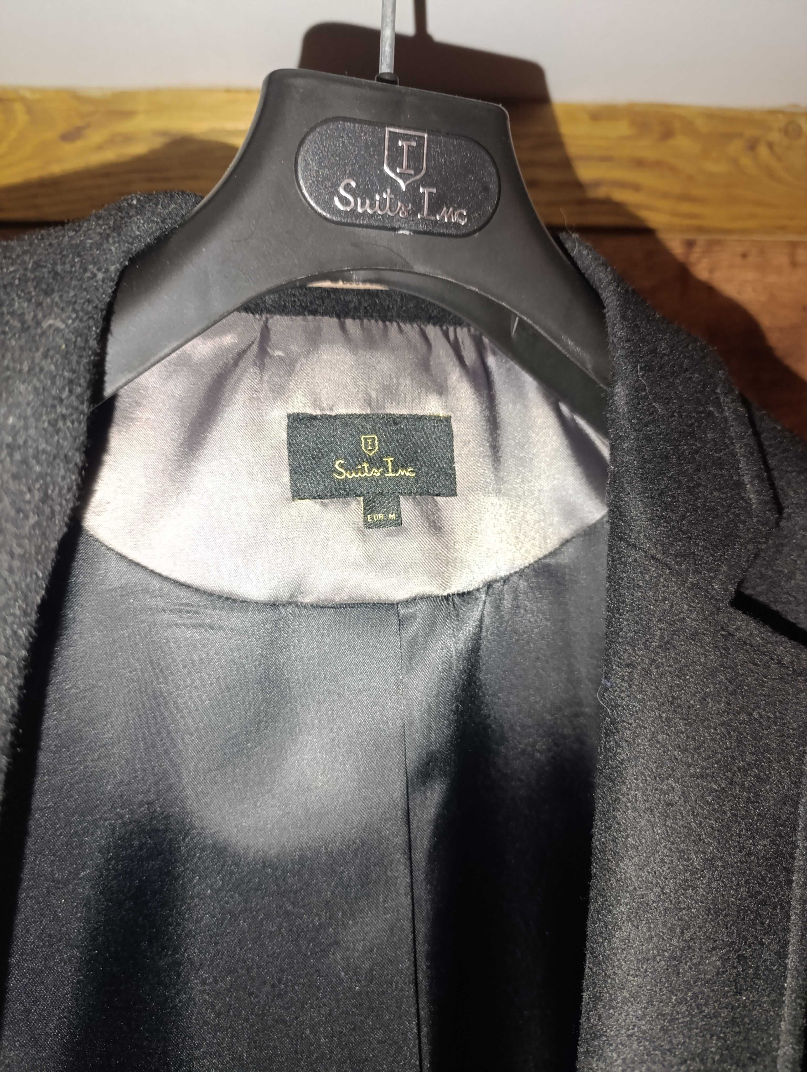 Sobretudo Preto, Suits Inc