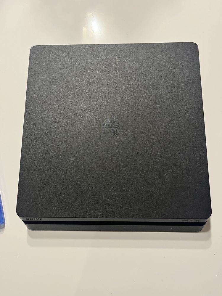 Playstation 4 slim