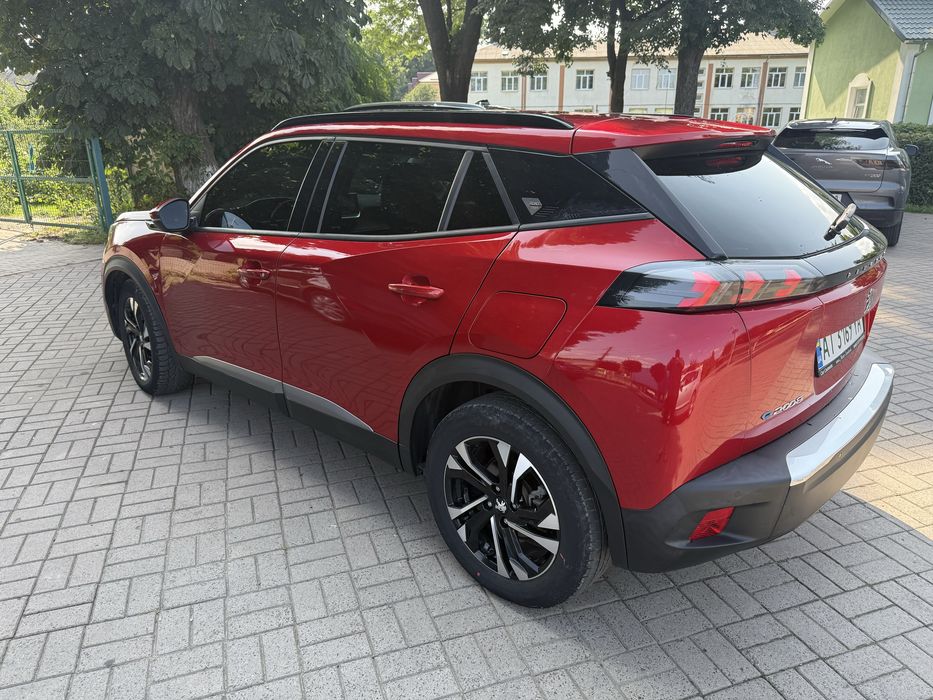 Peugeot E2008 Електро 300 км