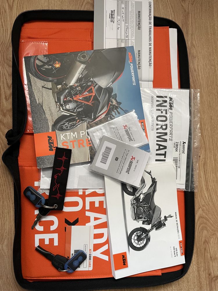 KTM Duke 690 R + muitos extras