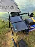 Mesa de pesca preston com guarda sol