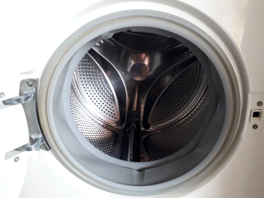 Máquina de lavar roupa Bosch usada com avaria