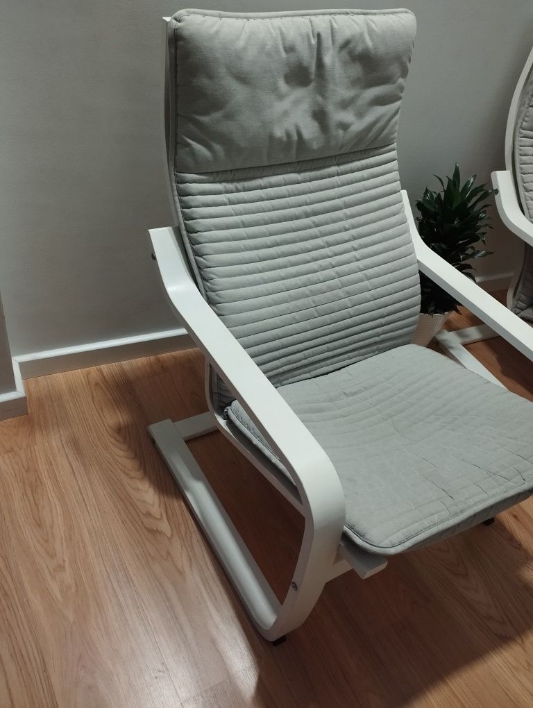 Poltrona branca e cinzenta  IKEA