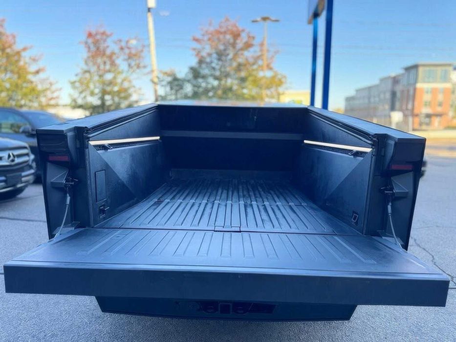 Tesla Cybertruck Cyberbeast Crew Cab      2024