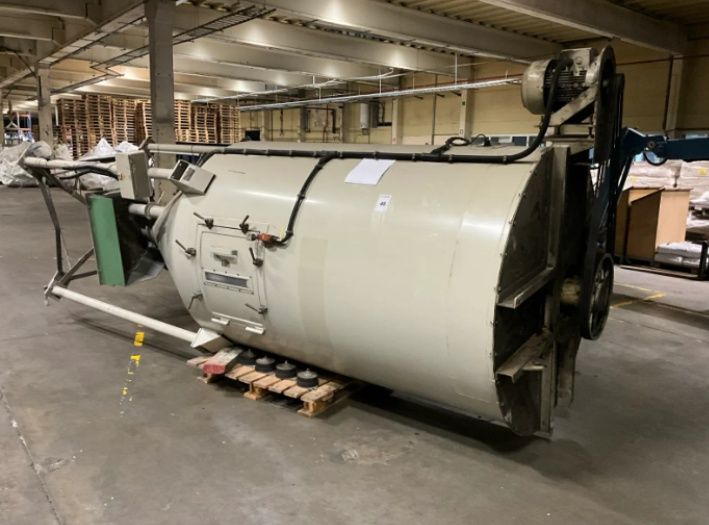 Zbiornik mieszalnik 4,5m/7,5KW  podajnik dozownik z wagą