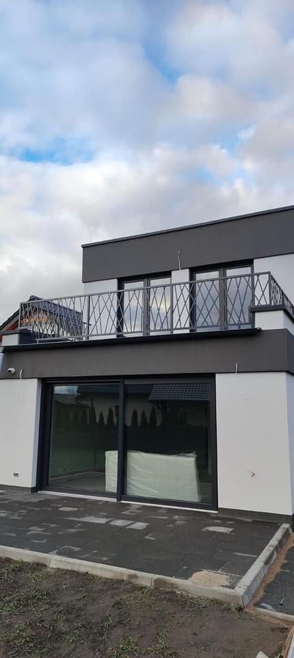 Balkon zewnętrzny, balustrada schodowa, ażurowa, balkon francuski