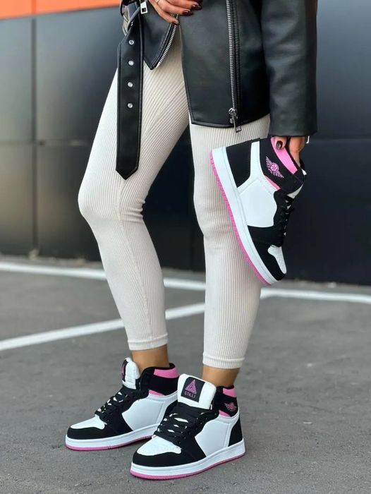 Кросівки жіночі зимові на хутрі, колір біло-рожевий