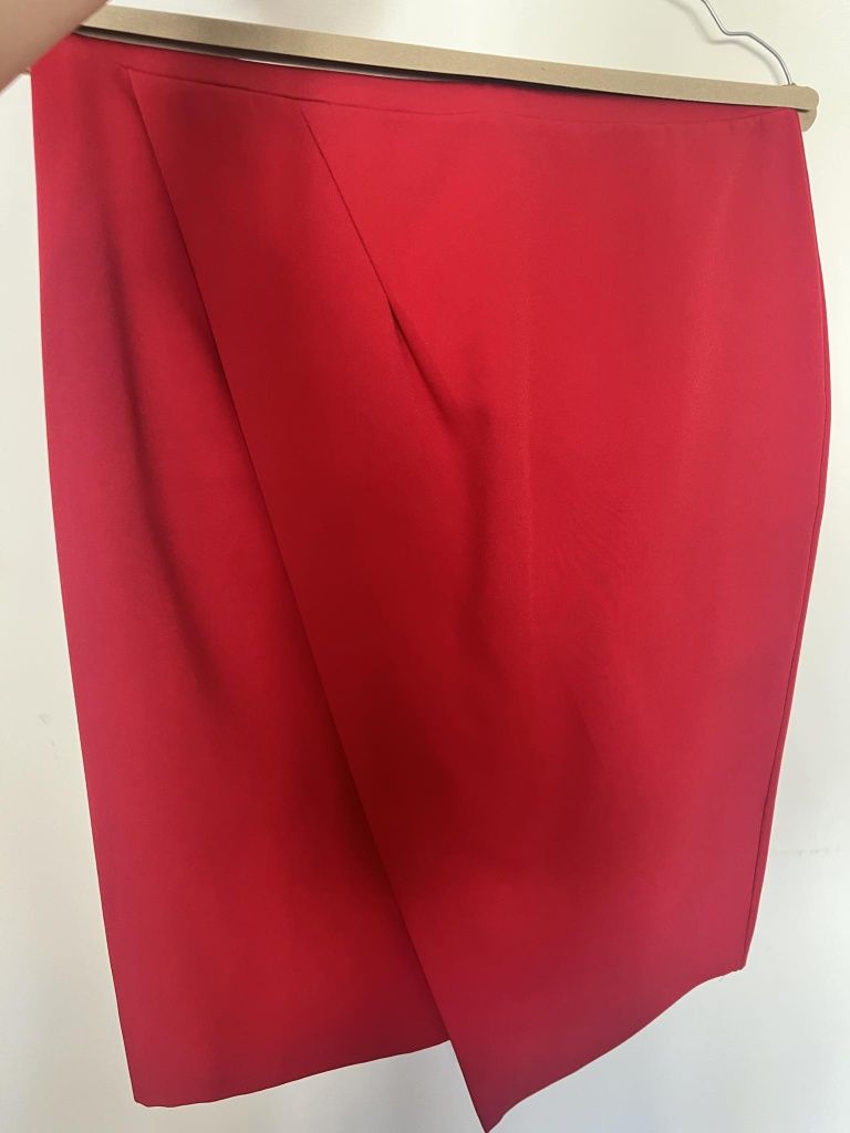 Czerwona sukienka, gorsetowa MOE M409, idealna na wesele, rozmiar 40