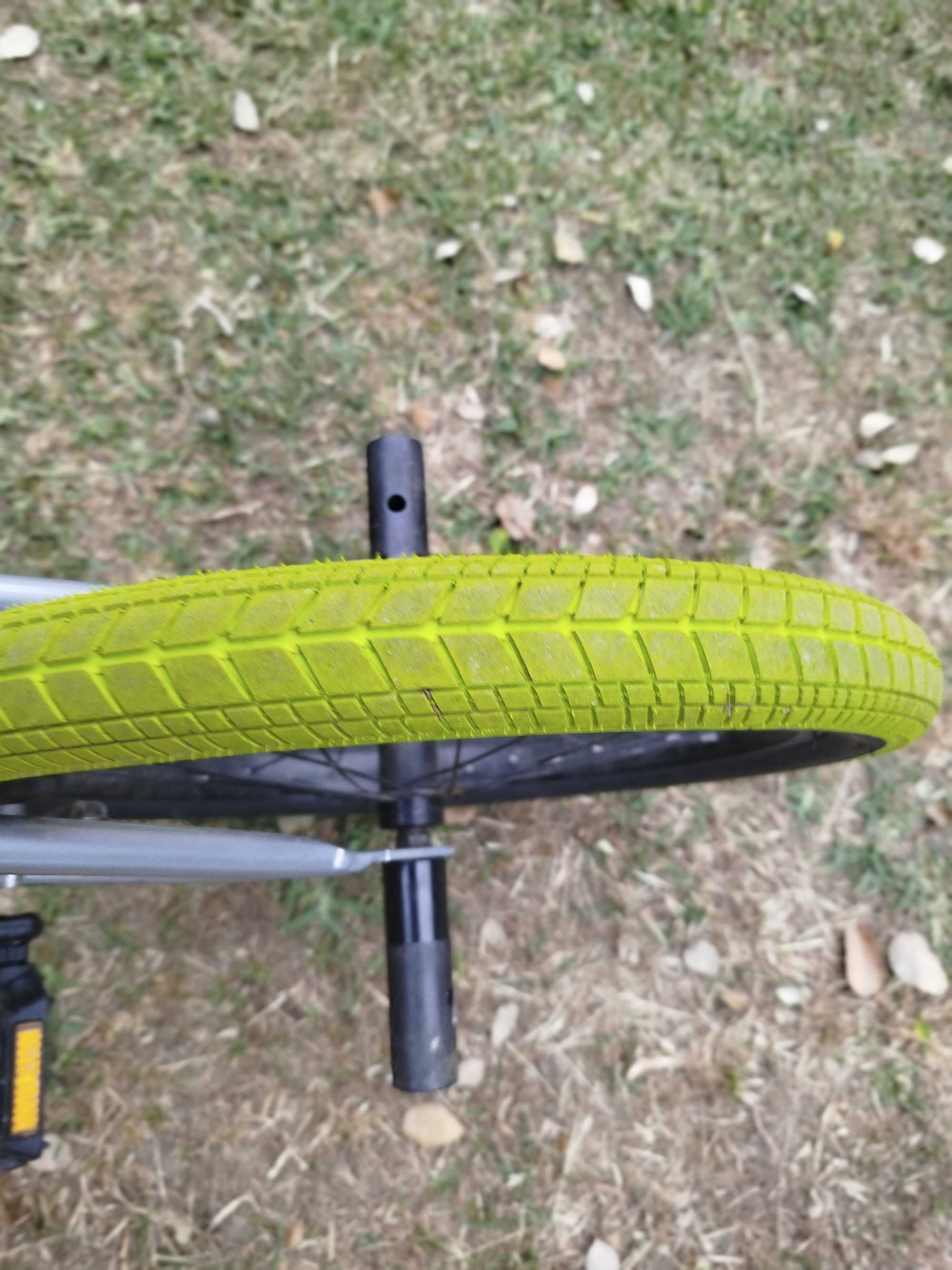Bicicleta BMX usada .
