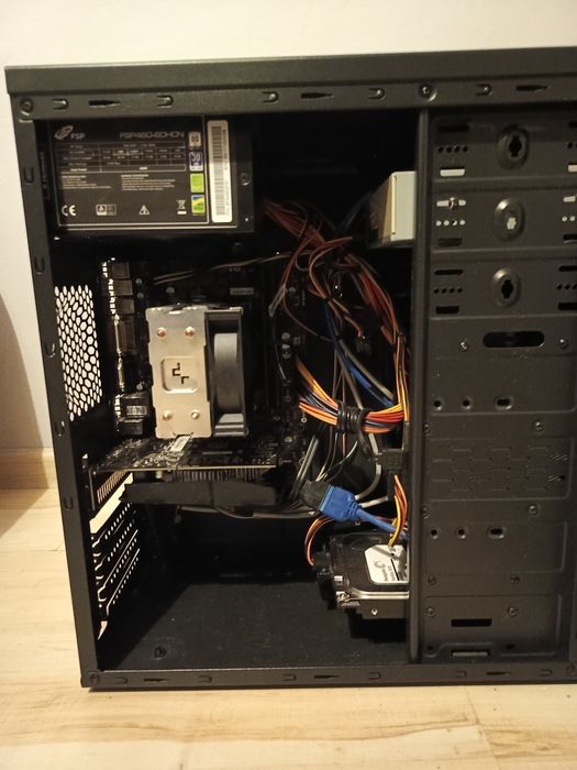 Sprzedam komputer stacjonarny + monitor AOC 165 Hz (uszkodzony)