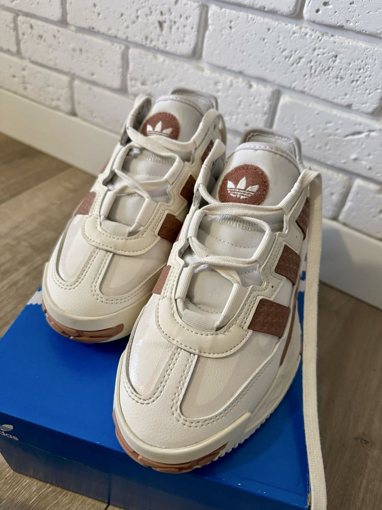 Кросівки Adidas (оригінал) нові