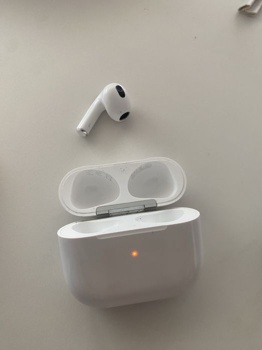 Airpods 3rd generation with left earbud (lightning case)