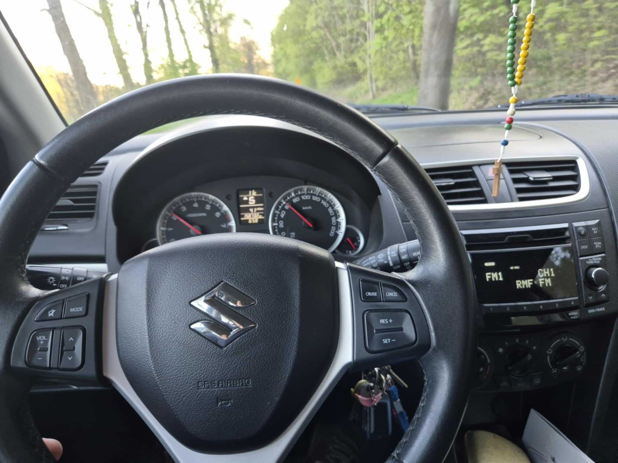 Suzuki Swift 1.2 Black&White 2015r. Benzyna