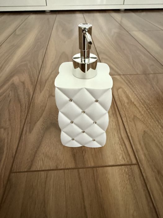 Home&You dozownik na mydło biały pikowany z kryształkami Grovos nowy