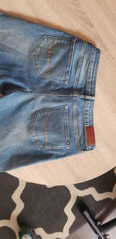 Jeansy Tommy hilfiger damskie