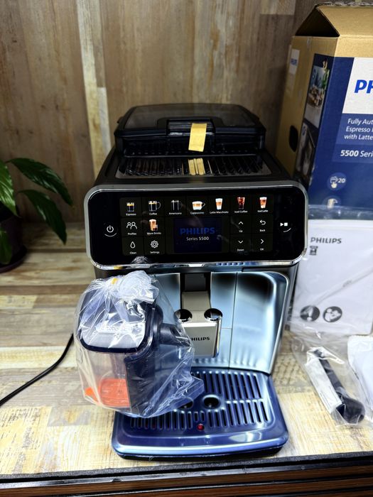 Кавомашина Philips LatteGo Series 5500 Series EP5547/90