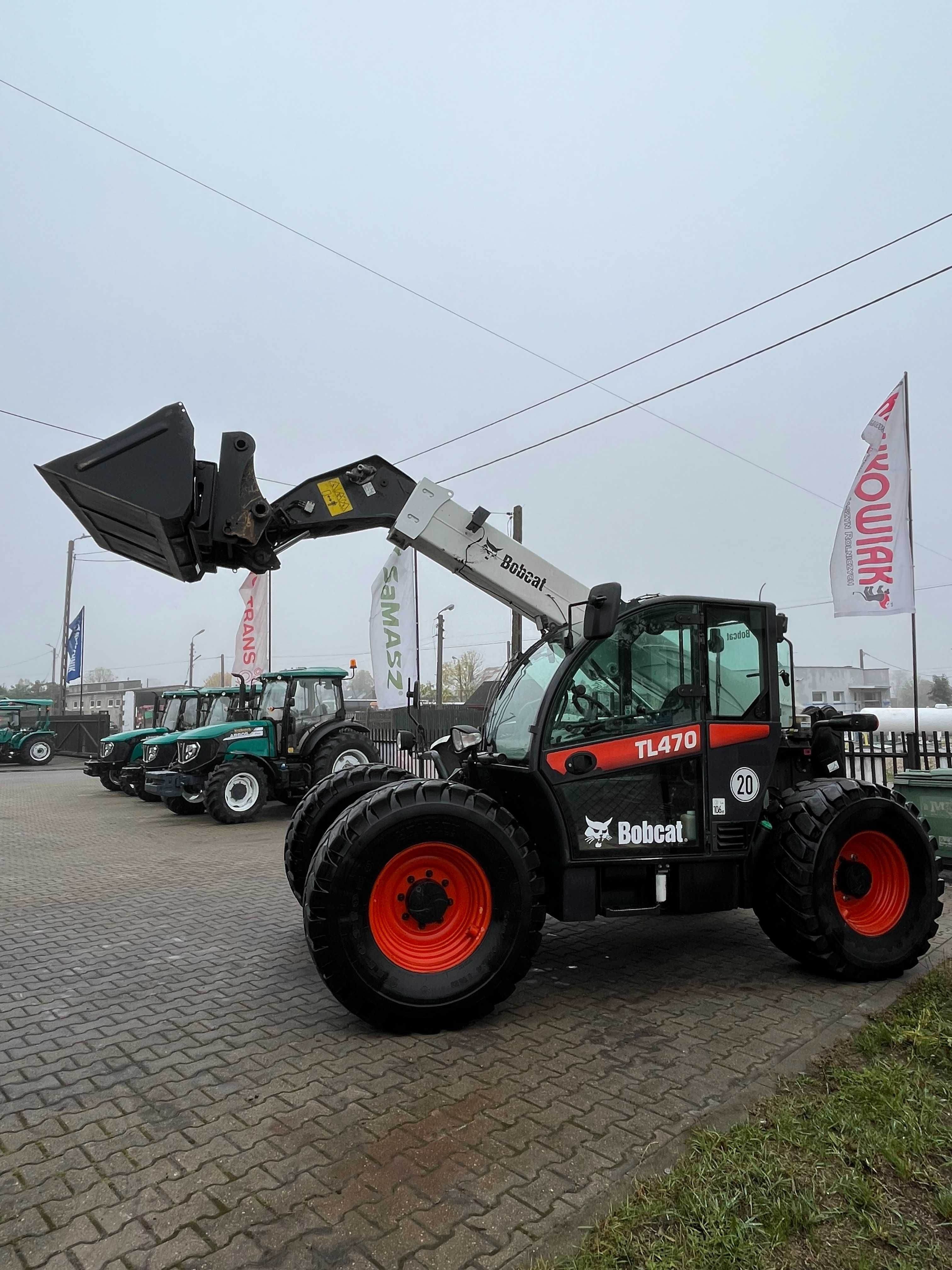 Wynajem ładowarki teleskopowej BOBCAT TL470