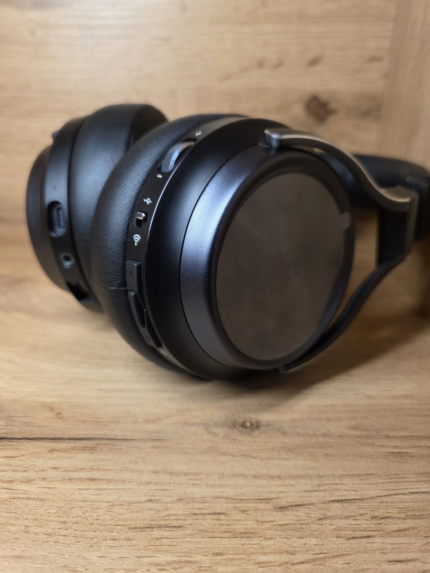 Навушники Corsair Virtuoso RGB Wireless XT