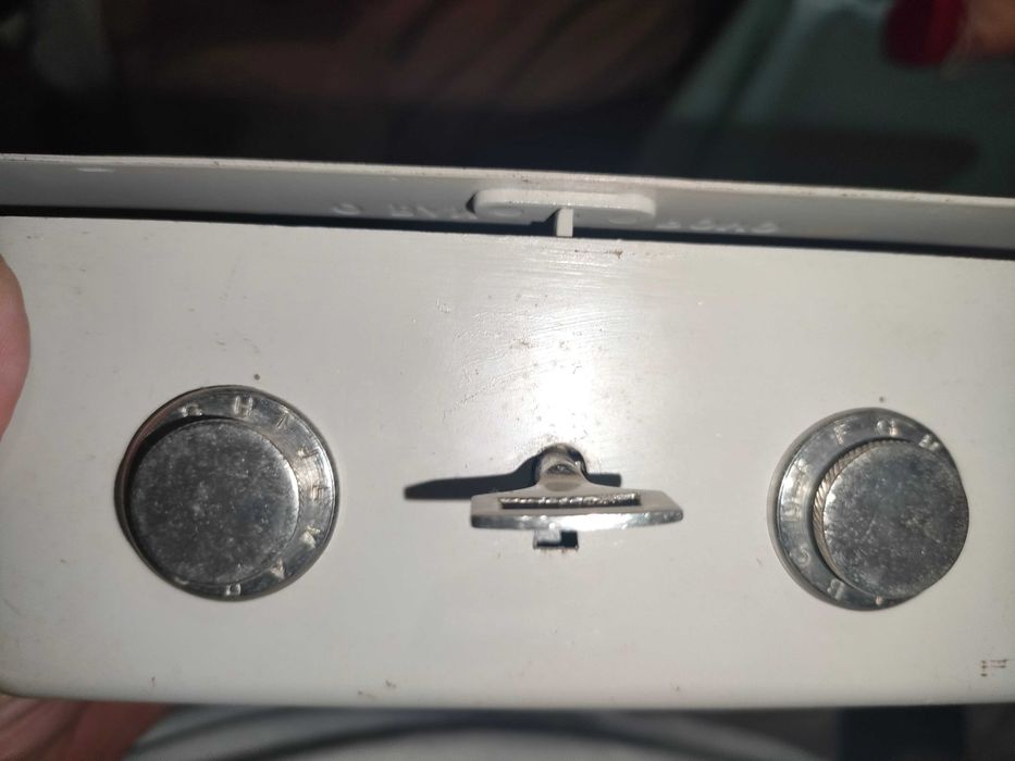 Cofre antigo metálico banco BNU