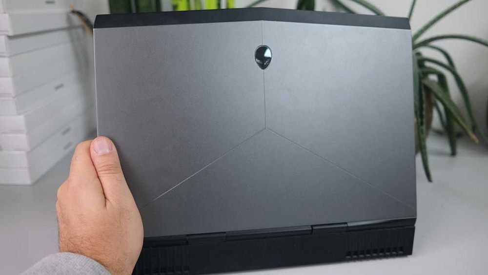 Alinware 13 R2 i5 -7300HQ 16 180+500 gb ssd GTX 1050 Ti 13.3 HD Tobii