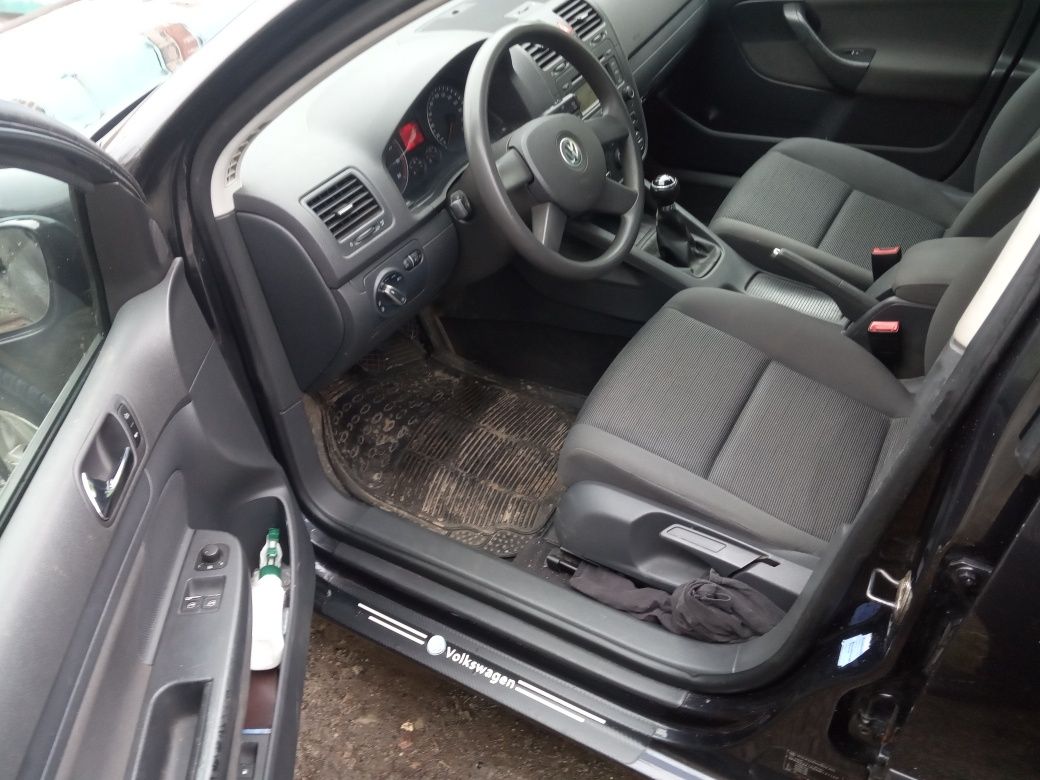 Продам VW Golf 5  1.4MPI