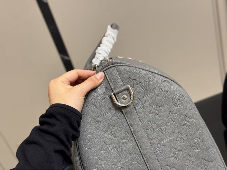 Серая сумка Louis Vuitton Keepall мужская унисекс дорожная ручная
