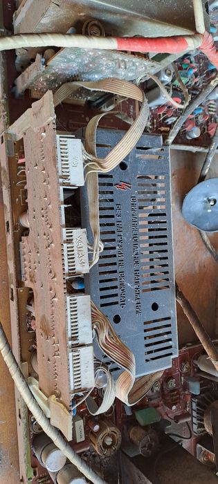 Плати радіодеталей од старенького телевізора