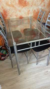 Stół ze szkalnym blatem i 4 krzesła