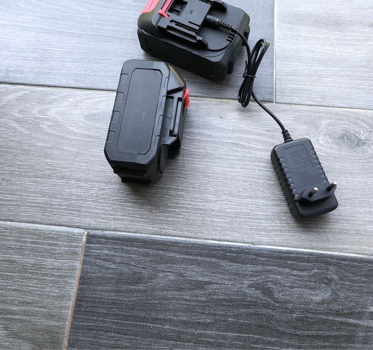 акумуляторна батарея літій-іонний 18v-21v зарядний пристрій