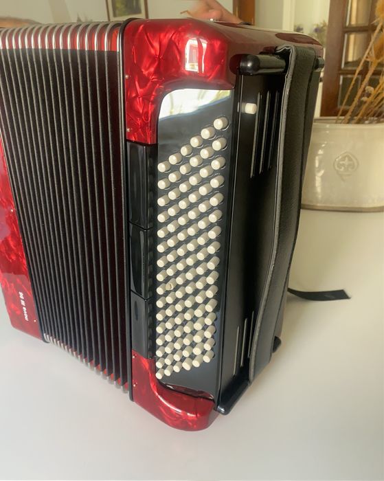 Acordeão hohner nova III 96