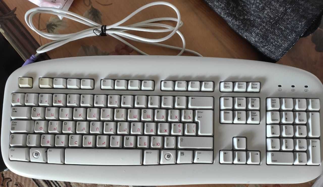 Клавіатура Logitech Deluxe Keyboard