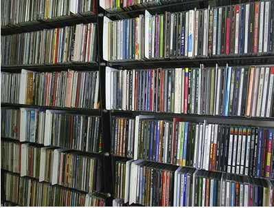 DVD диски с разными фильмами. Список в описании